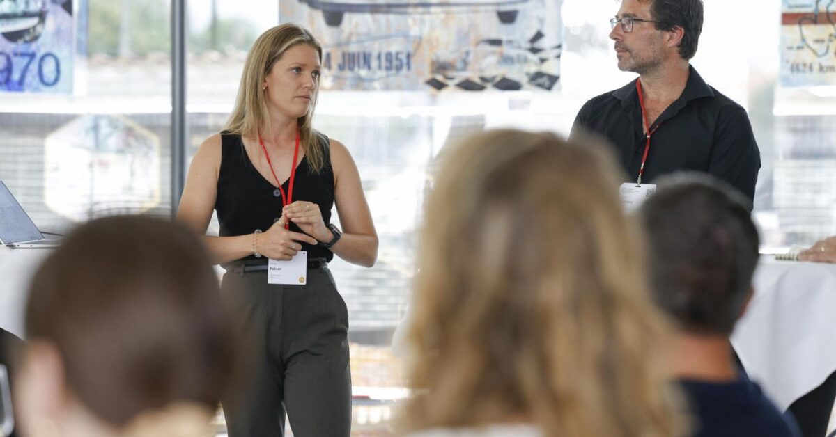 La Dra. Nicole Foster Y El Dr. Óscar Serrano Llevan La Restauración Del Carbono Azul A Los Lindau Nobel Laureate Meetings